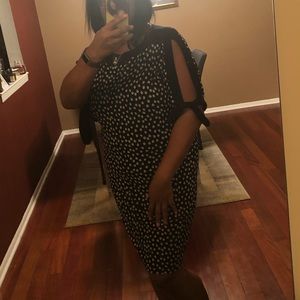 Black and white knee length dress w/ sexy sleeves